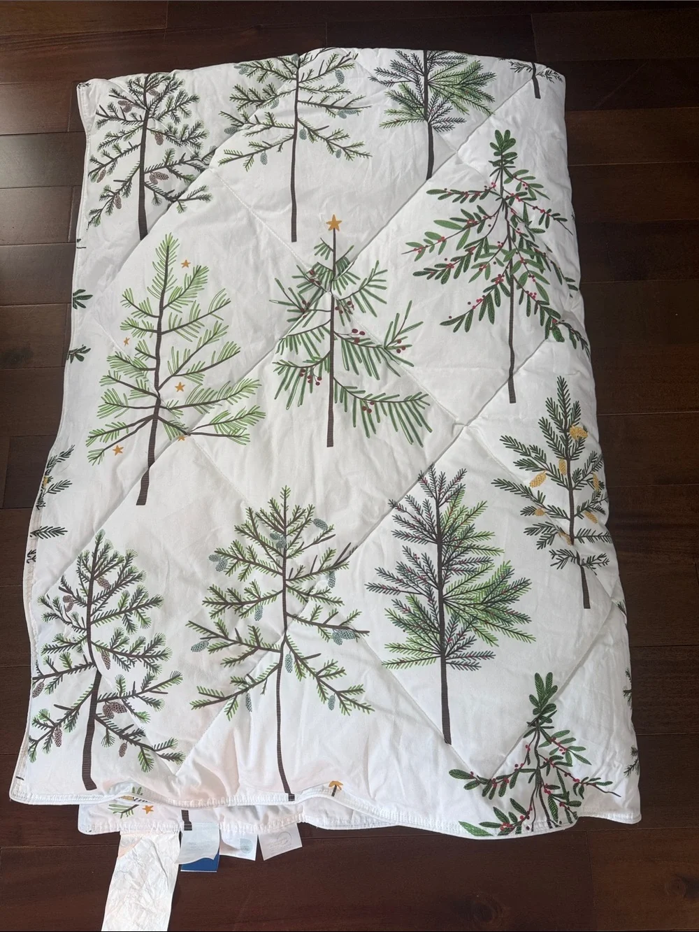 Company Stor White Pine Tree Print Reversible Quilted Throw